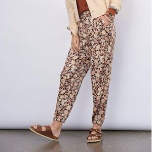 Anthropologie Diandra Pleated Floral Joggers Women’s Size 4 Boho Pants Black